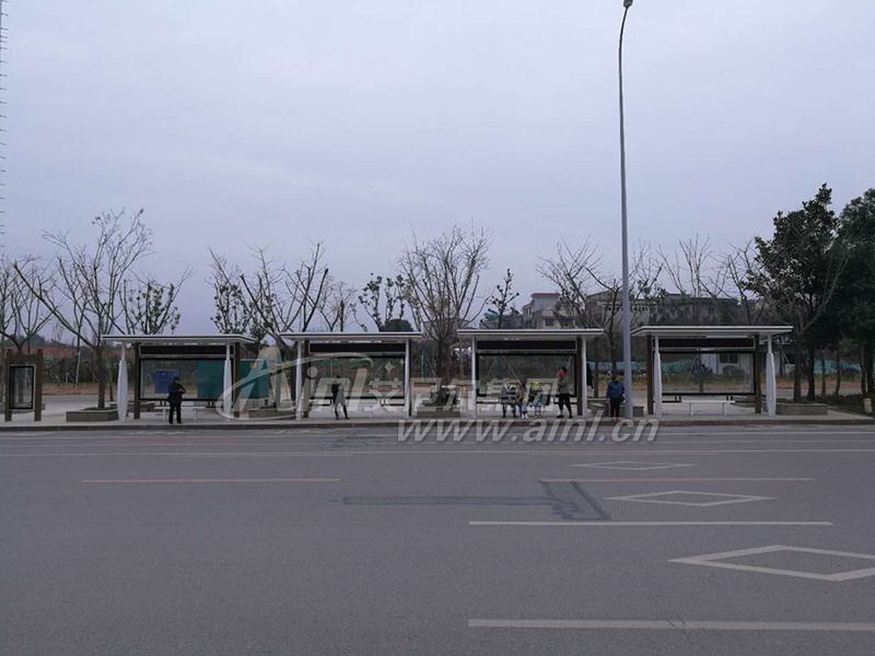 <b>艾尼尔供应湘潭候车亭安装完毕已投入使用！</b>