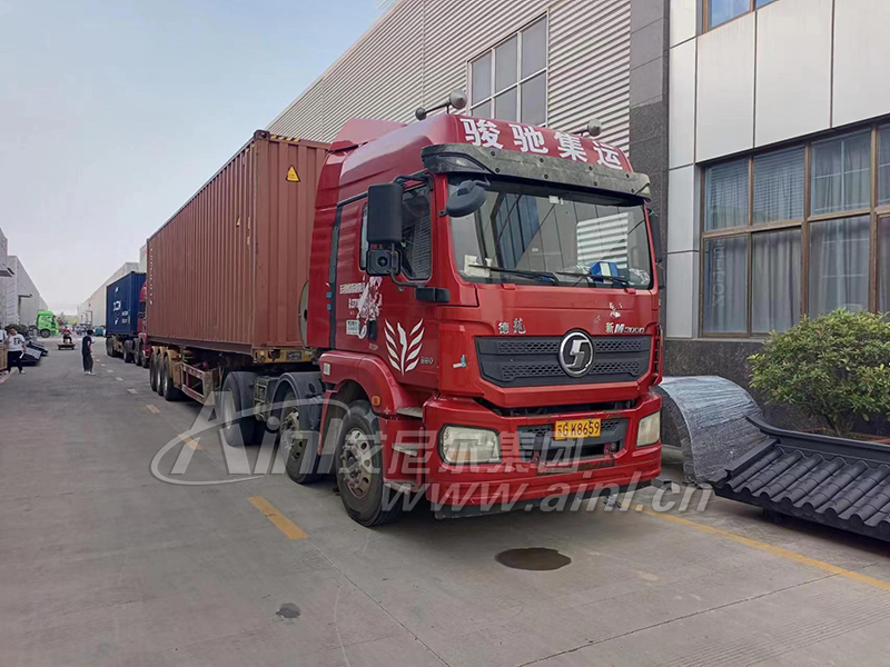 <b>艾尼尔供应出口候车亭两车连发！</b>