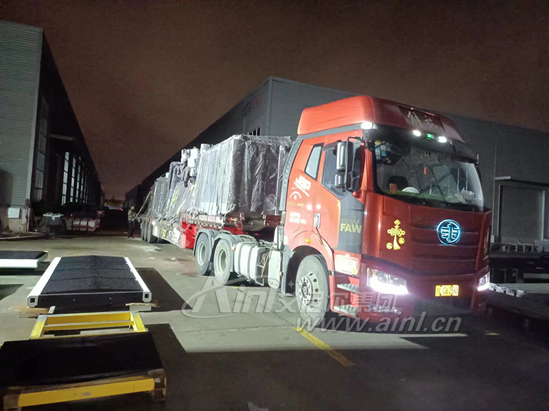 <b>艾尼尔供应凤阳候车亭成功发货！</b>